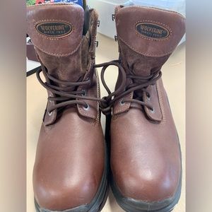 NWOT Wolverine DuraShocks - Size 11M